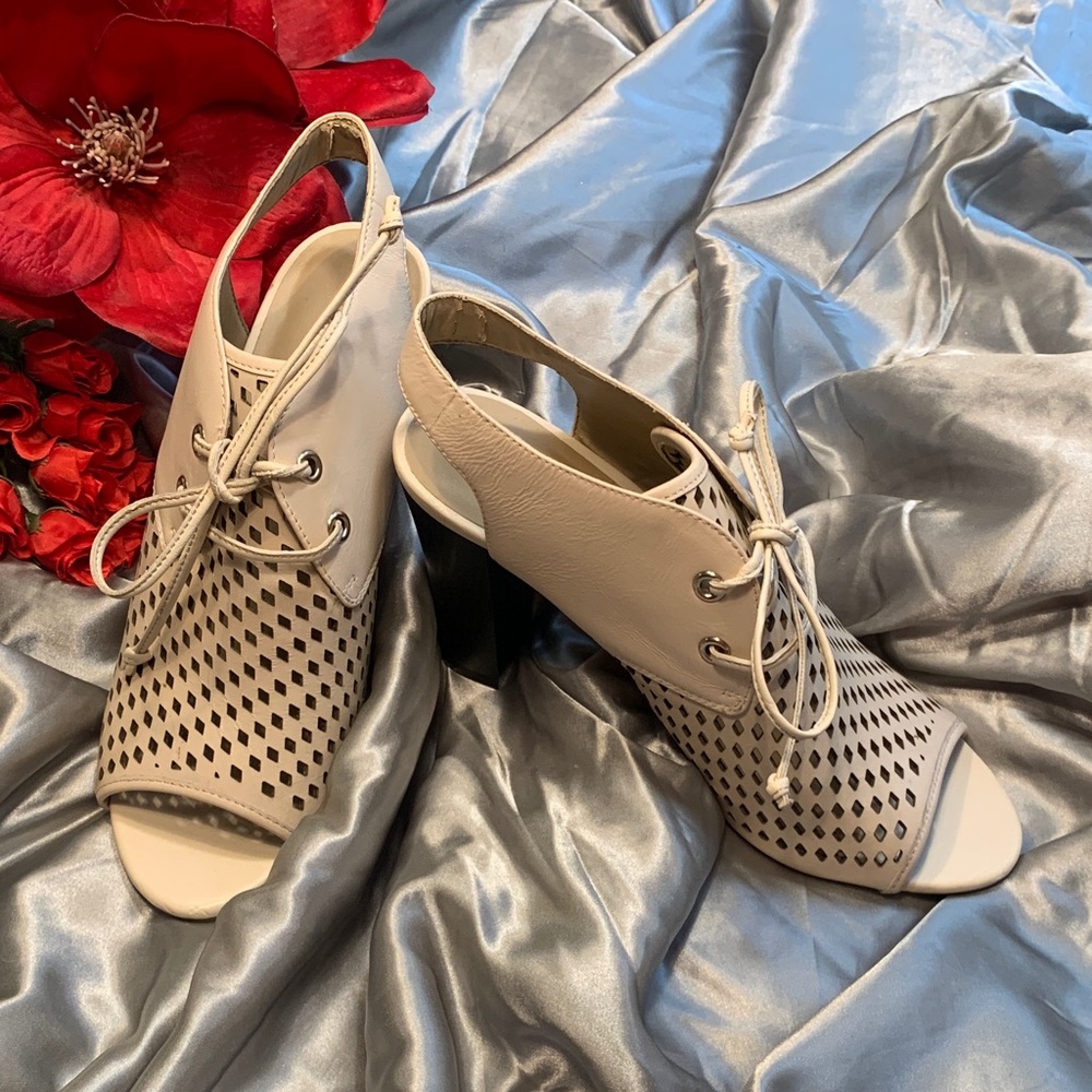🌹SOLE SOCIETY • NWT Cream Laser-Cut Lace-Up Slingback Open Toe Heels